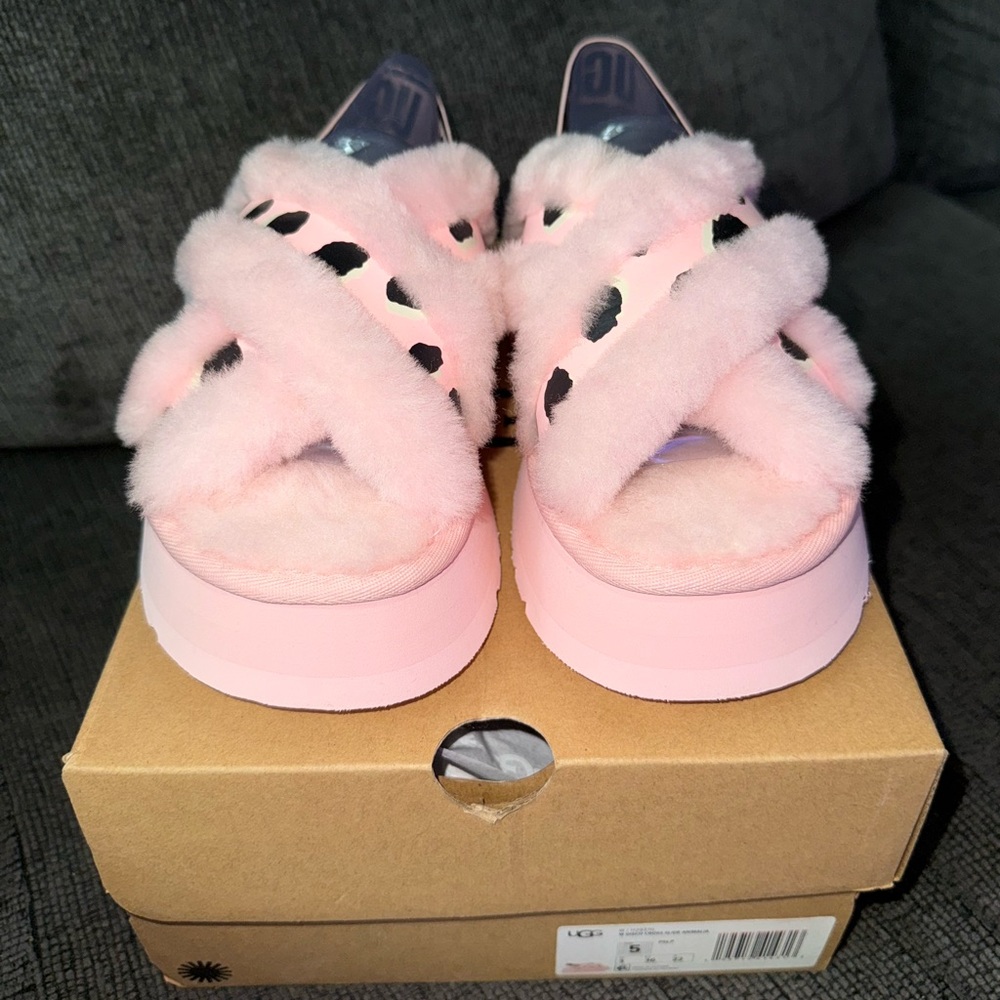 pink UGG platform slides 💕🐆